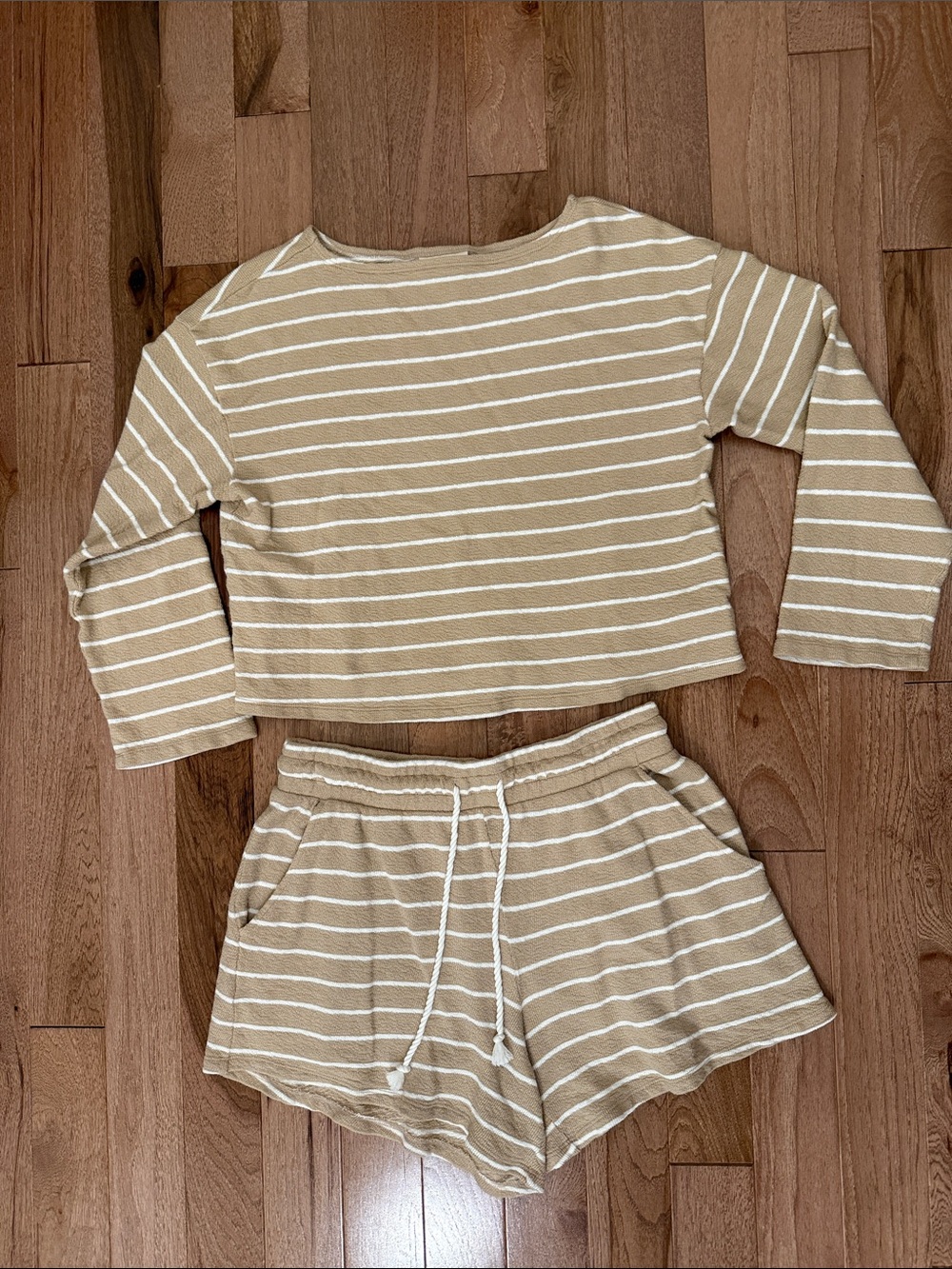 NWOT Universal Thread striped boatneck long sleeve shorts tan camel lounge set M